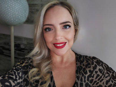 picture of young blonde woman smiling