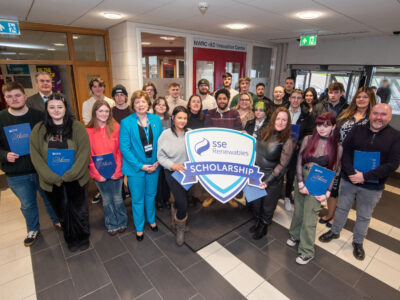 Students holding a sign illustrating SSE Renewables